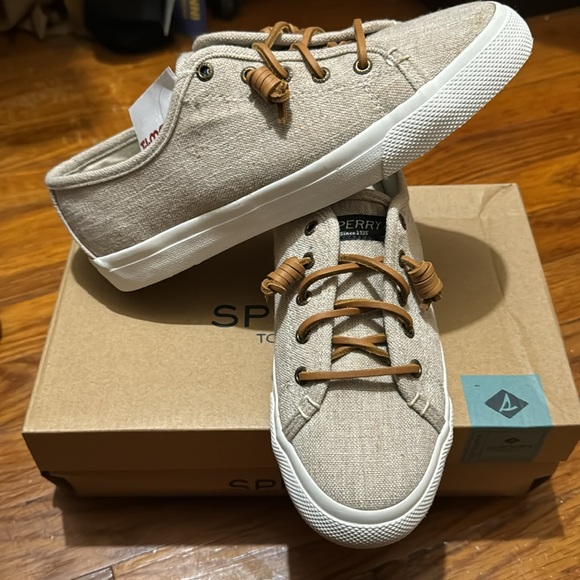 Sperry top sider size 8. Box is from another pair but will ship in these. - Picture 2 of 3